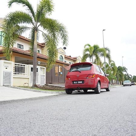 Warisan Indah Homestay Klia 1 Melayu Sahaja Sepang Exterior foto