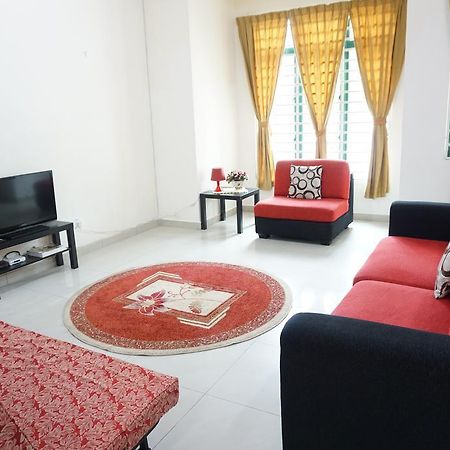 Warisan Indah Homestay Klia 1 Melayu Sahaja Sepang Exterior foto