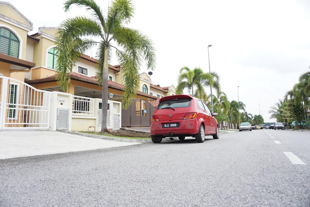 Warisan Indah Homestay Klia 1 Melayu Sahaja Sepang Exterior foto