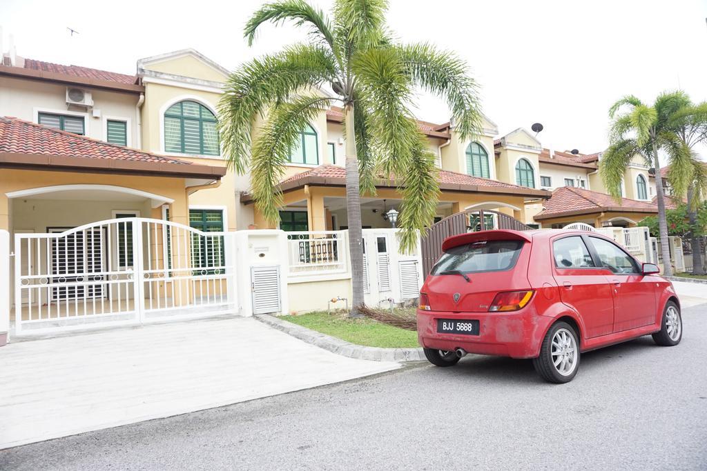 Warisan Indah Homestay Klia 1 Melayu Sahaja Sepang Exterior foto